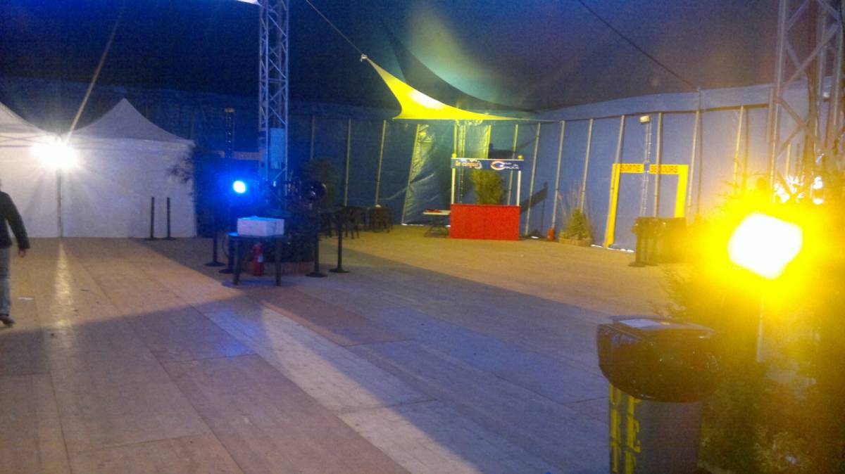 chapiteau 20 x 30 m équipé de plancher