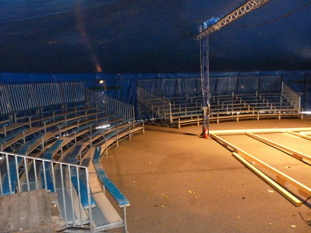 gradins normaux sous chapiteau 24 mètres rond