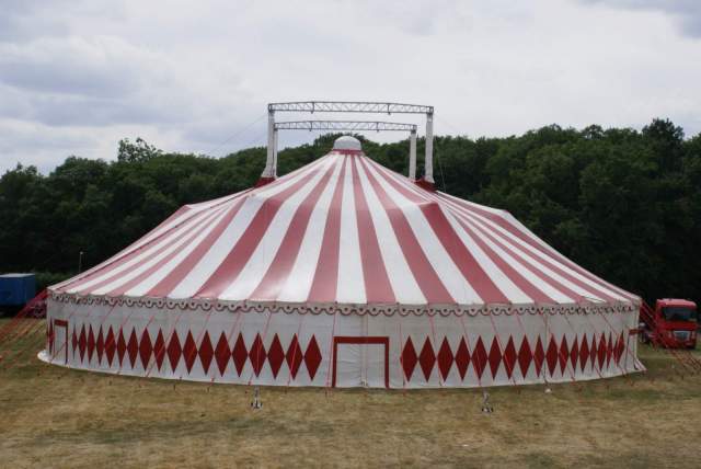 Chapiteaux Santus -  Location de piste de cirque pour chevaux à Toulouse en Haute-Garonne